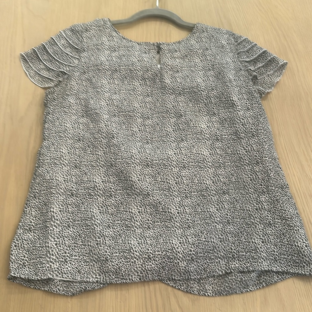 Banana Republic Key-Hole Cap Sleeve Top Black & White Animal Print Size 10